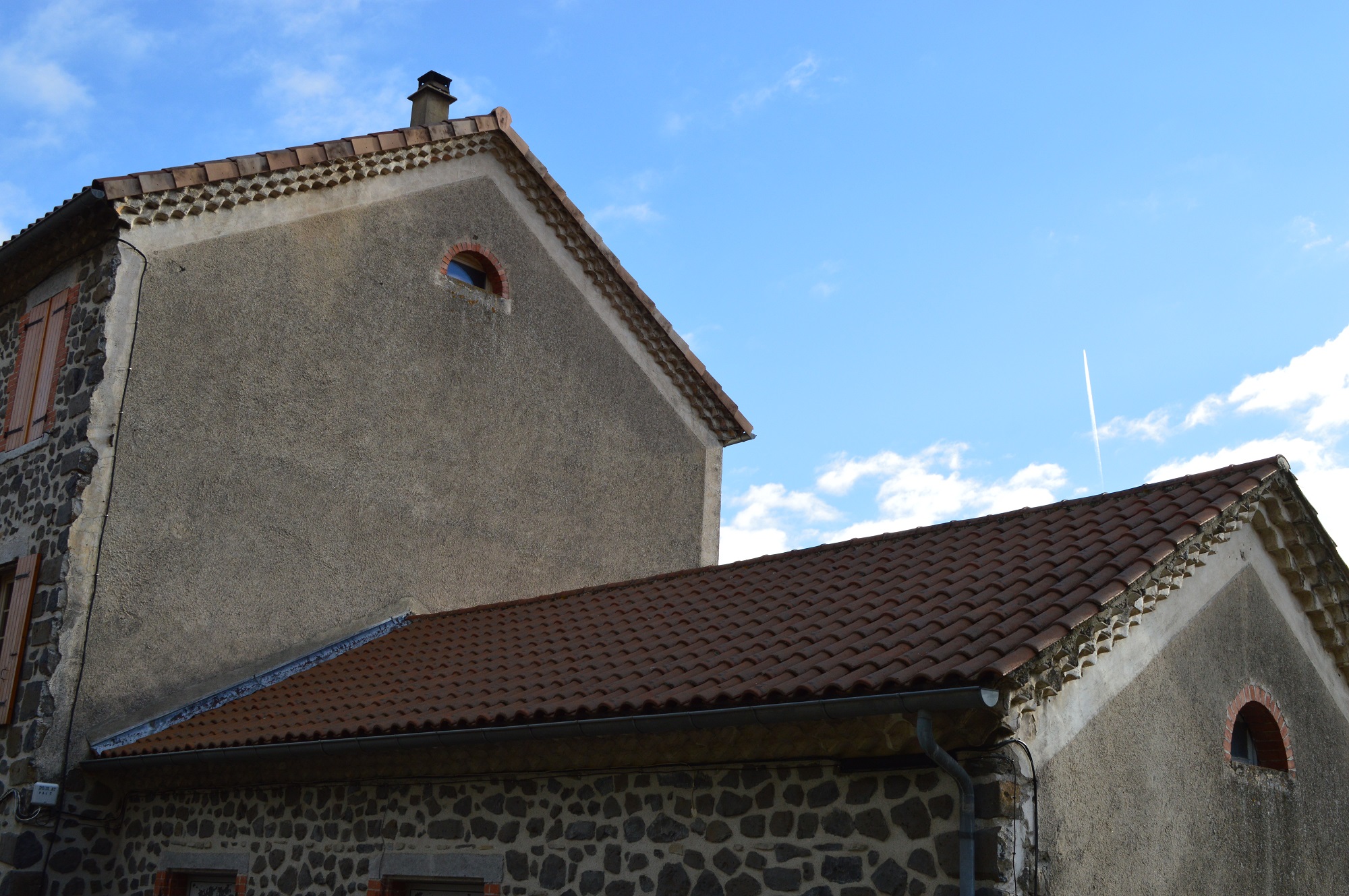 Réfection de la toiture de l'école de Saint Pons en tuiles mécaniques